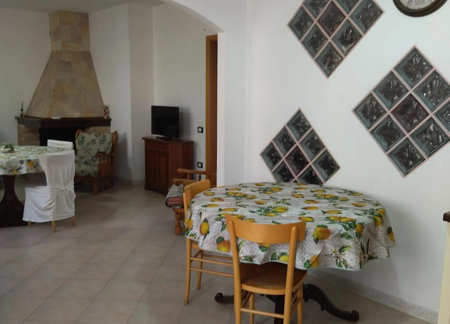 Appartement Casa Is Calitas à Solèminis Séjour chez l'habitant